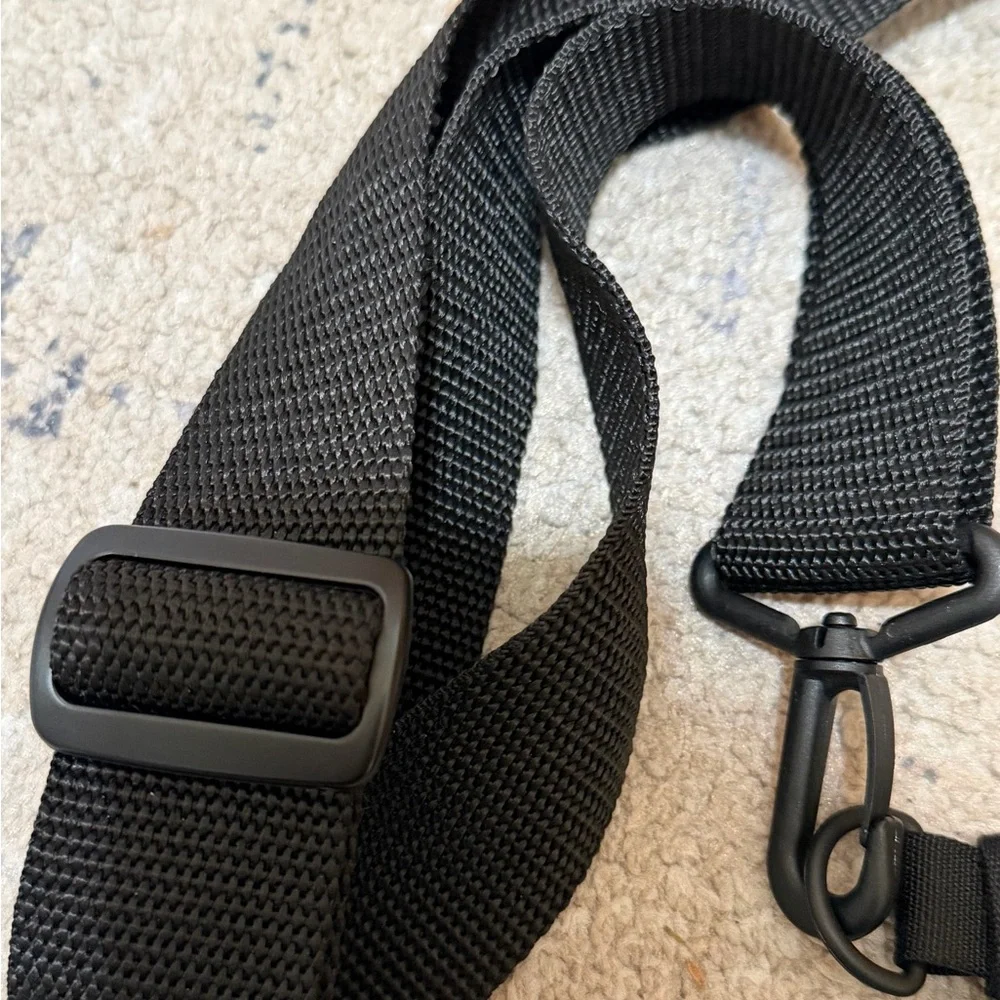 UNIVERSAL RADIO CASE WITH SHOULDER STRAP